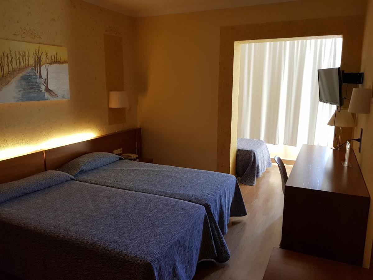 Checkin Trave Hotel Figueres  Exterior photo